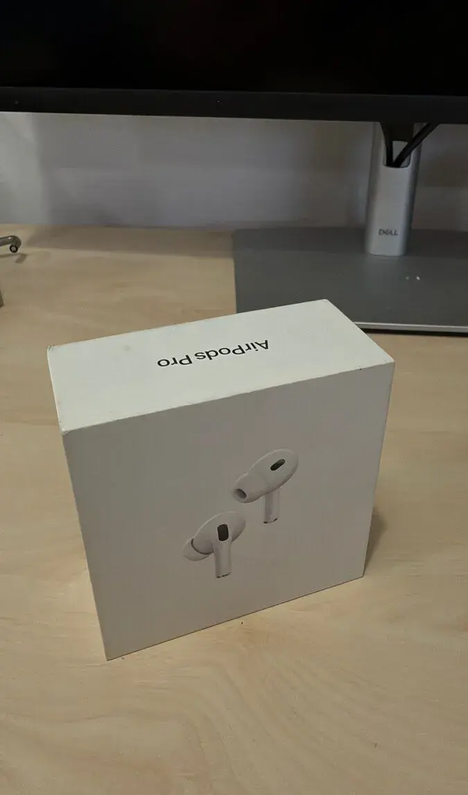 Apple AirPods Pro 2 USB-C – originál, bez škrabancov