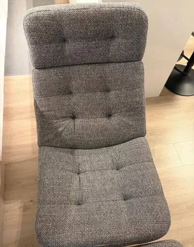 Pohodlné kreslo a podnožku HAVBERG IKEA