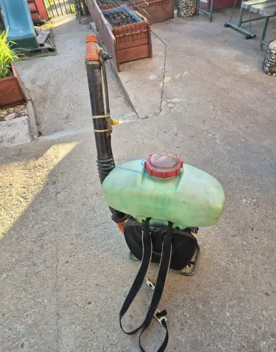 Motorový postrekovač