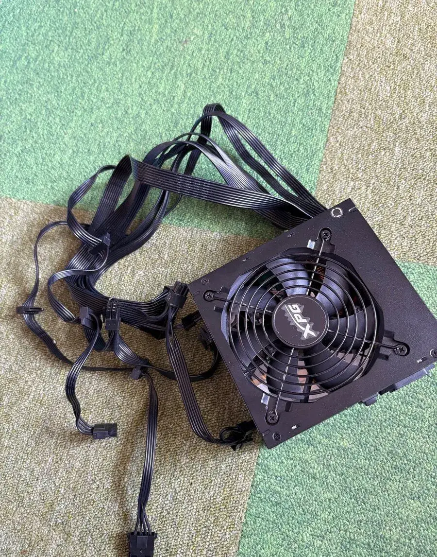 600W zdroj XPG Probe 80PLUS BRONZE