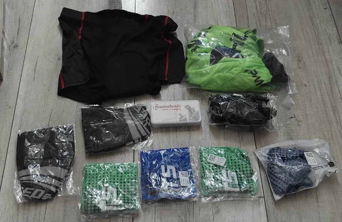 Cyklistické oblečenie + doplnky + opravná sada