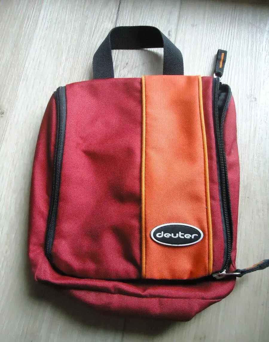 Hygienická cestovná taštička Deuter, farba červená. M