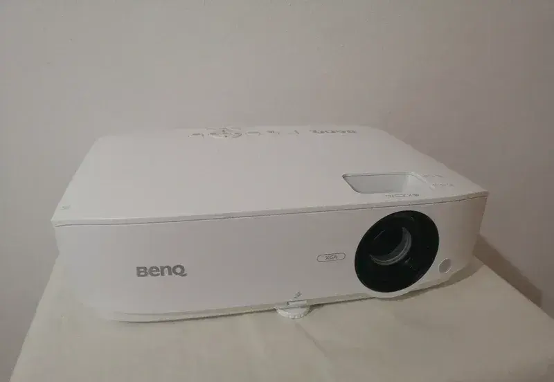 LED projektor benq mx 536