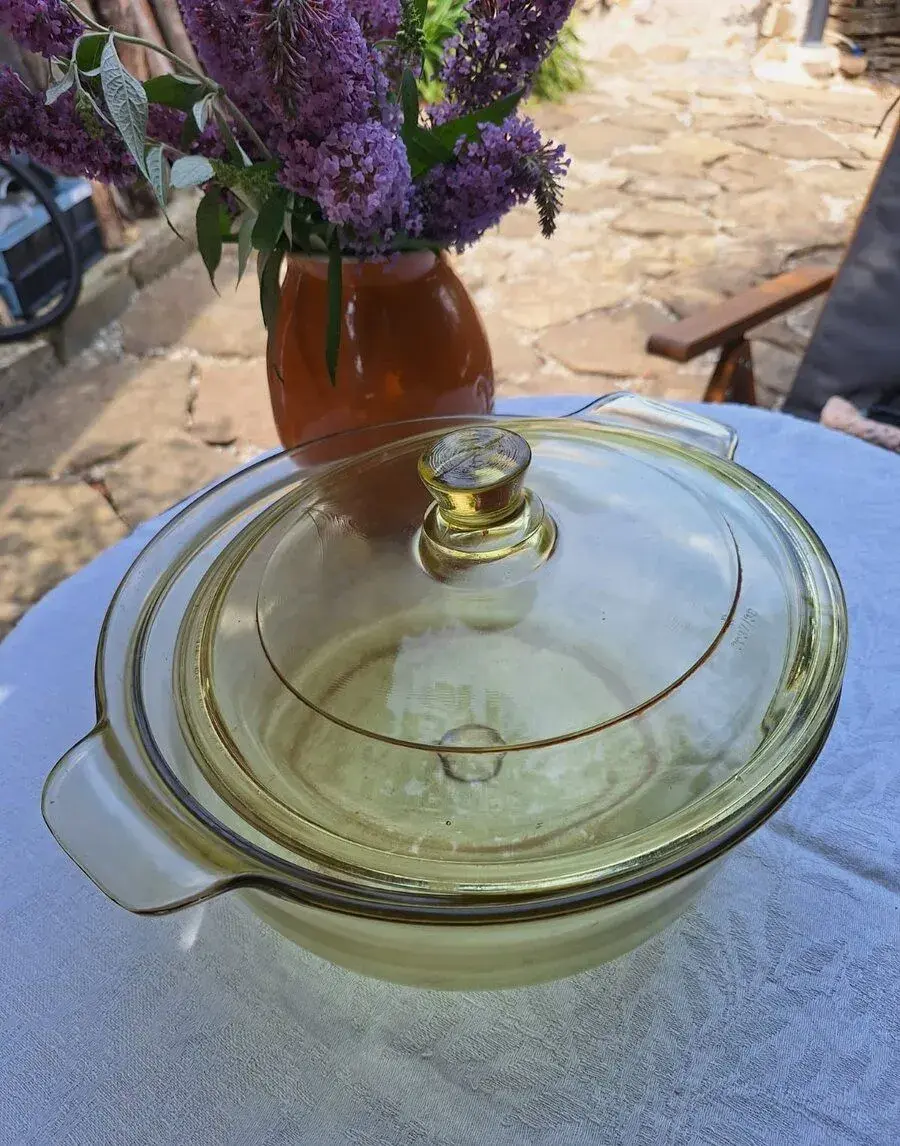 Retro jantárová zapekacia misa s pokrievkou SIMAX / PYREX