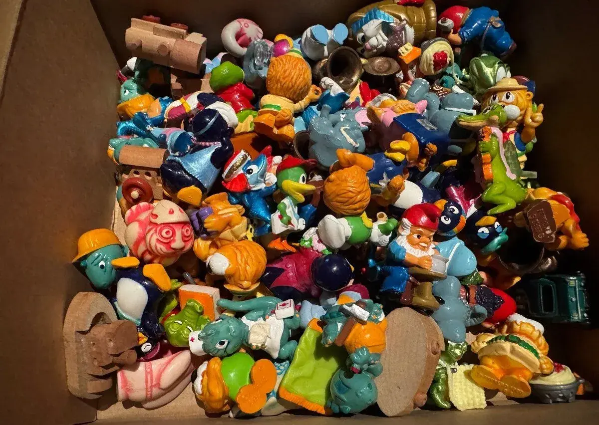 Kinder Surprise – veľká zbierka 86 retro figúrok z 90. rokov