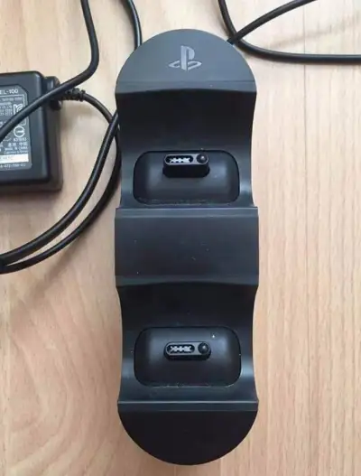 Nabíjacia stanica pre 2 ovládače Dualshock4 na Playstation 4