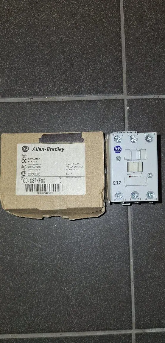 Stýkač Allen-Bradley 37A / 18.5kW 230V