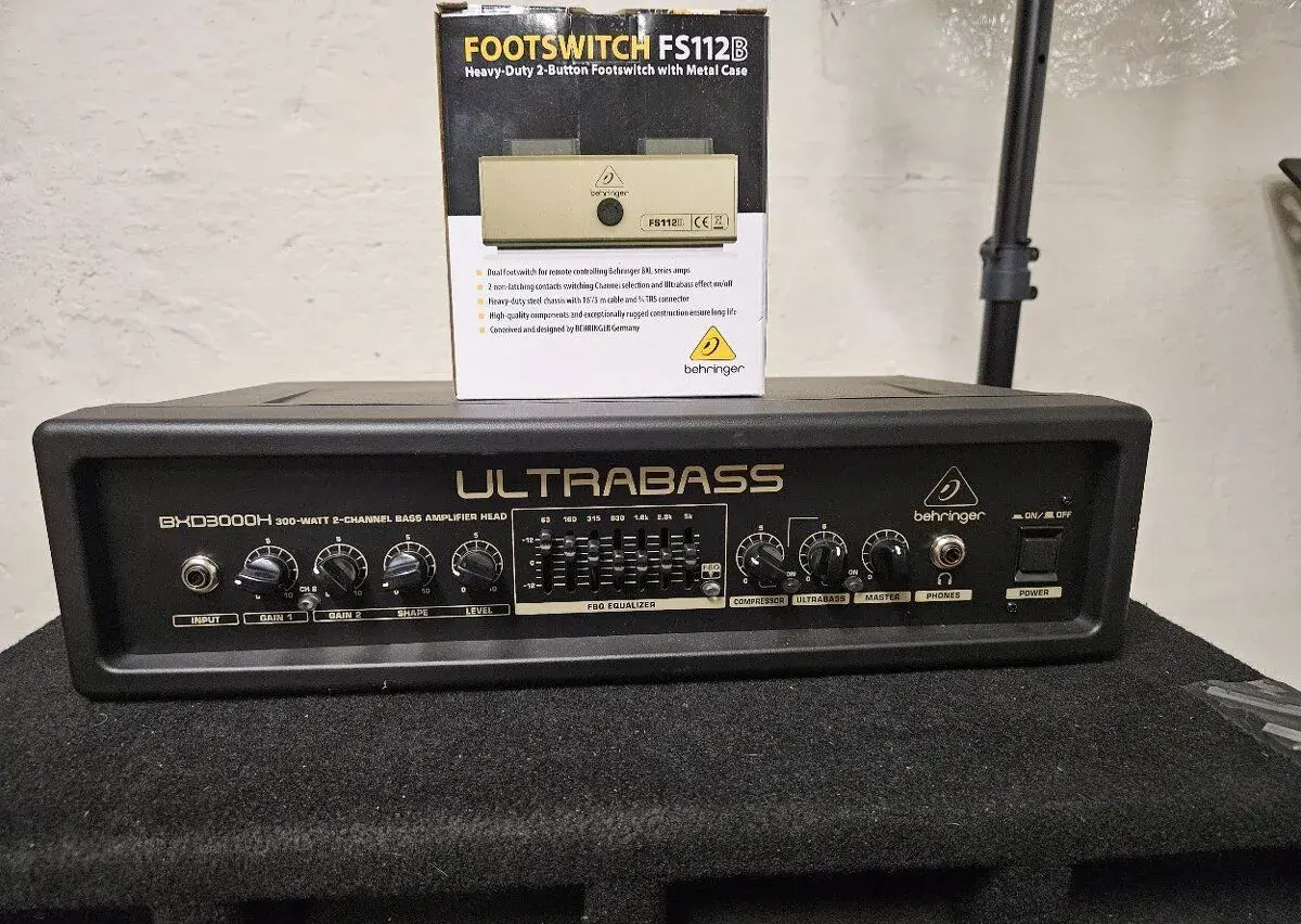 Behringer ULTRABASS 300W