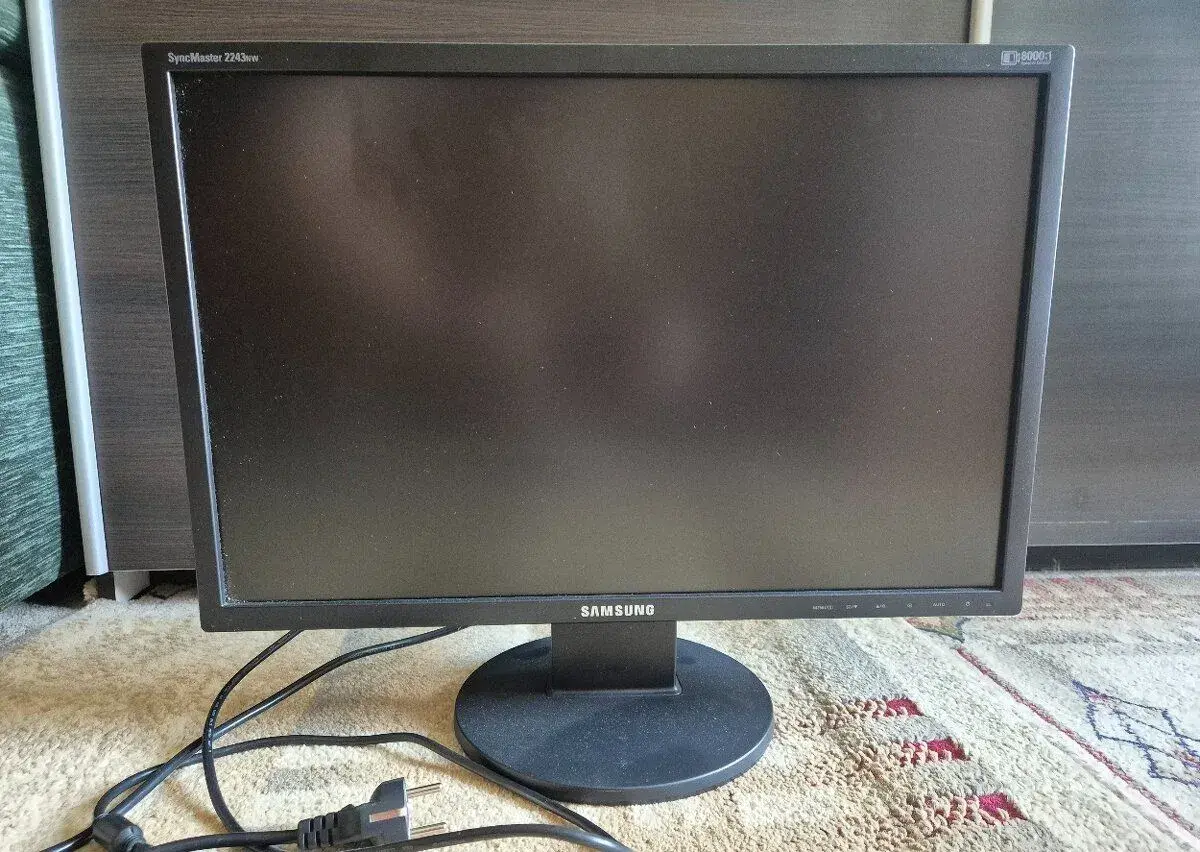 LCD monitor Samsung SyncMaster 2243NW