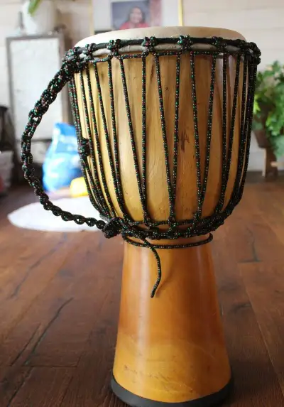 Djembe Mahagón výška 40cm + poukaz na kurz bubnovania