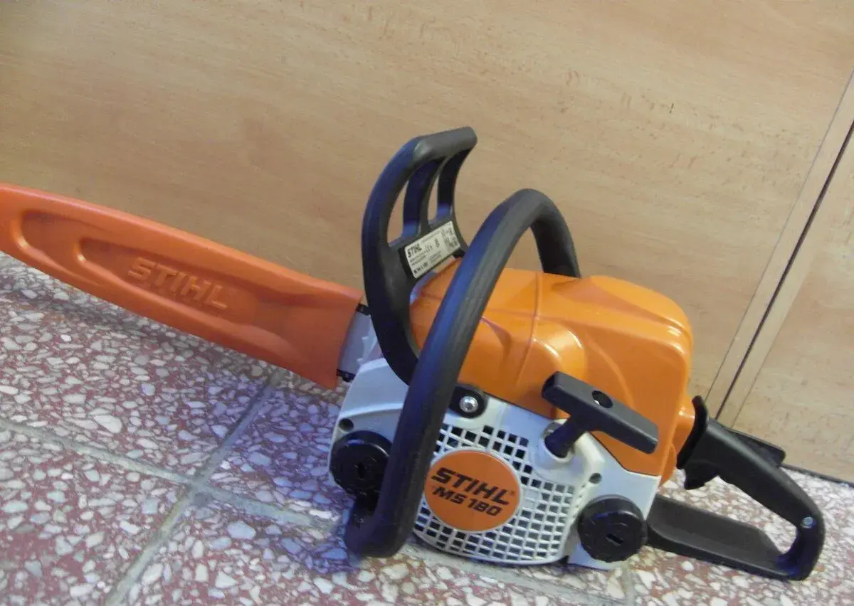 Benzínová reťazová píla Stihl MS 180-SUPER STAV