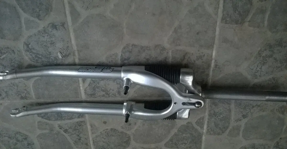 Vidlica Suntour CR 820