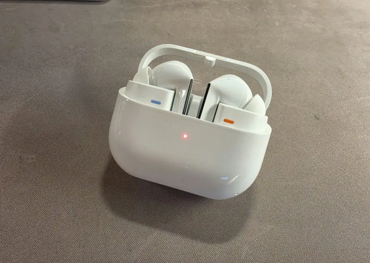 Samsung Galaxy Buds 3 Pro biele, slúchadlá v 100 % stave