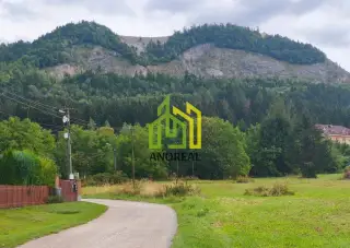 EXKLUZÍVNE IBA U STAVEBNÝ POZEMOK V STRÁŇAVÁCH, 1000 M2