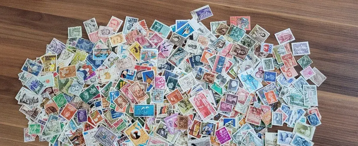 900 ks známok Európa a svet