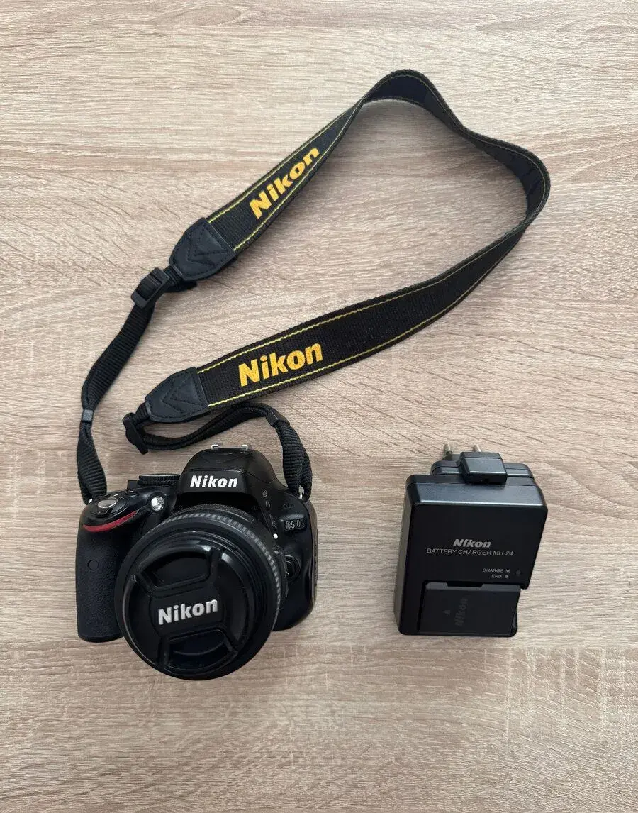 Nikon D5100 + svetelný 35mm f/1.8G+(2xbatéria)
