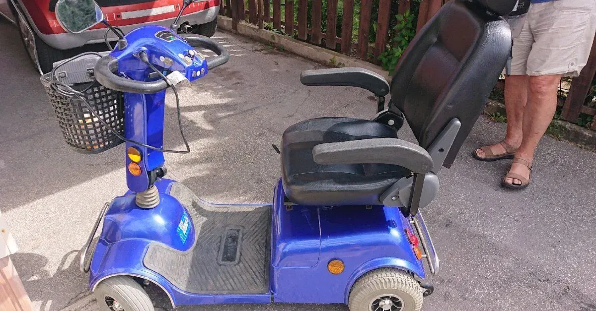 Nemecký elektrický invalidný vozík.