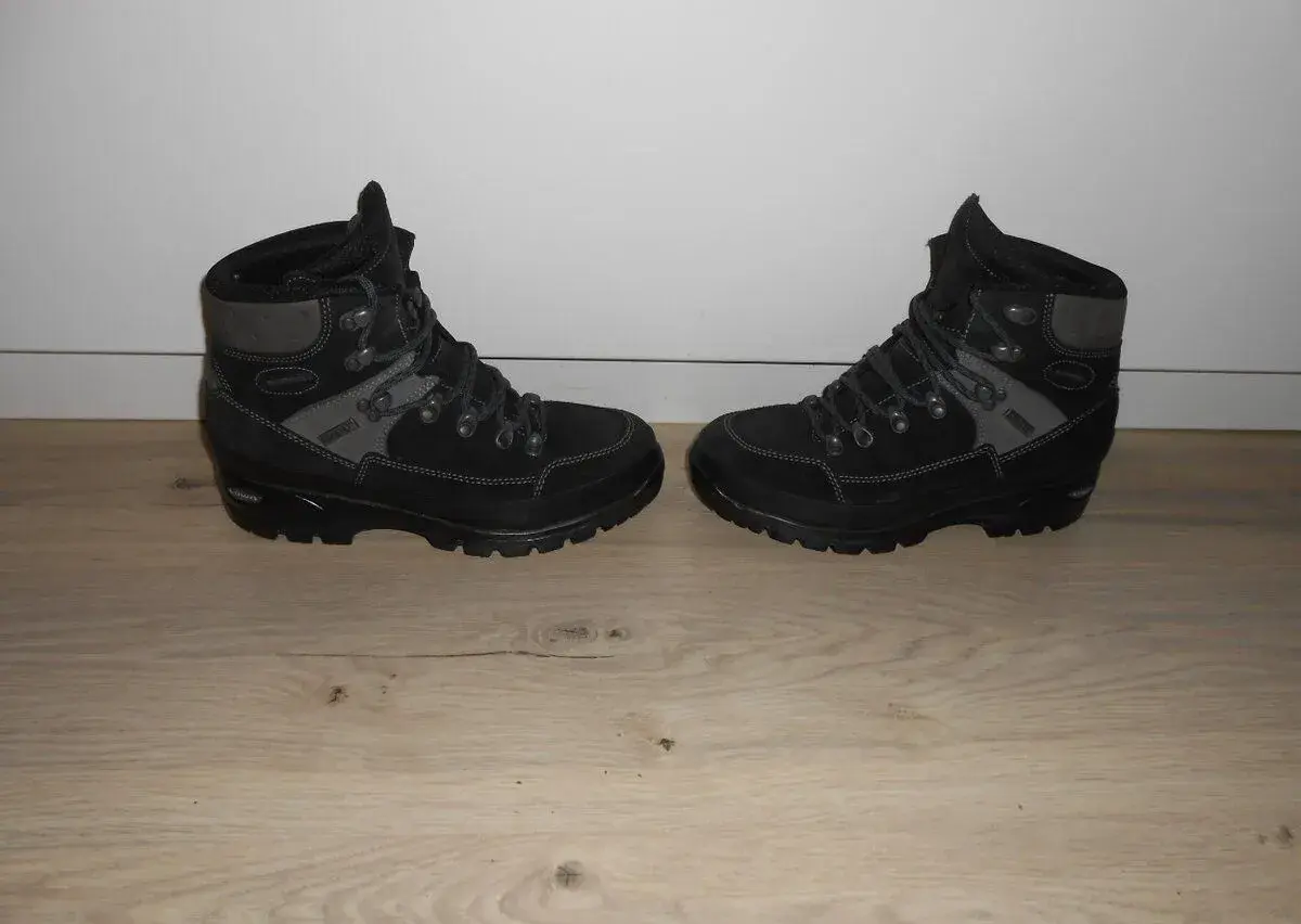 V peknom stave GORE TEX topanky znacky LOWA