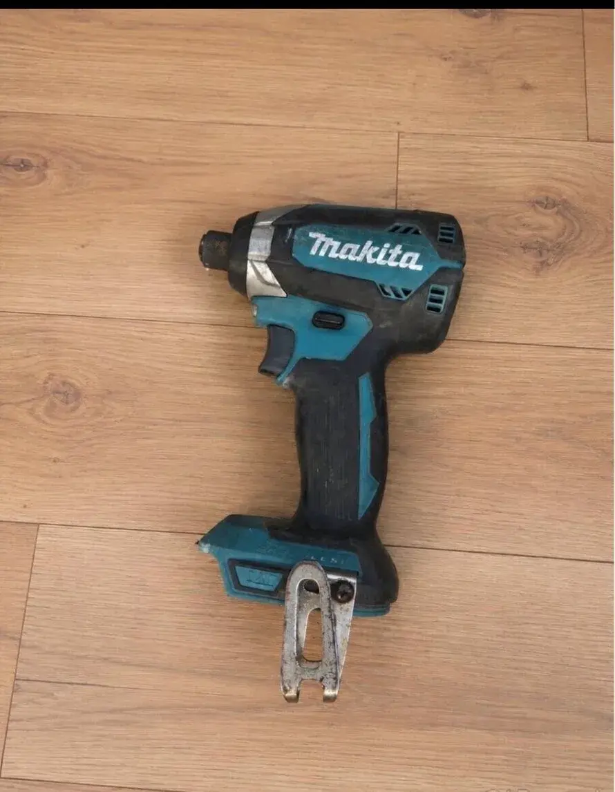 Bezuhlíkový rázový uťahovák Makita DTD153