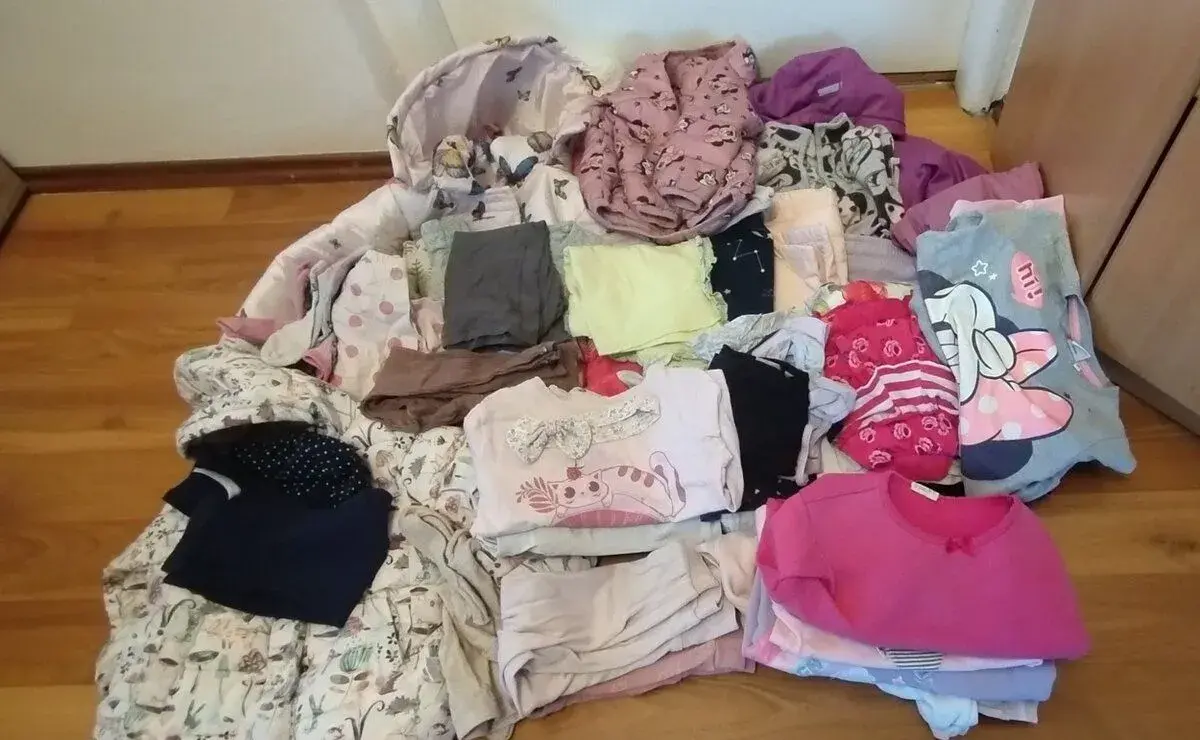 Darujem dievčenské oblečenie a obuv