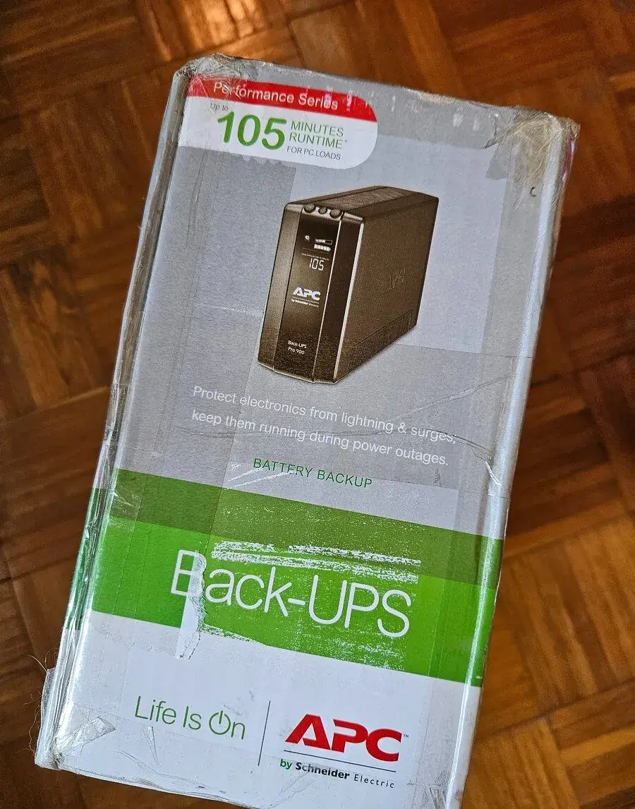 UPS APC Pro 900 (BR900MI)