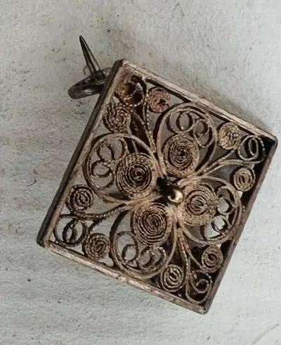 Starozitna strieborna krasna filigrianska brosna vintage Sta