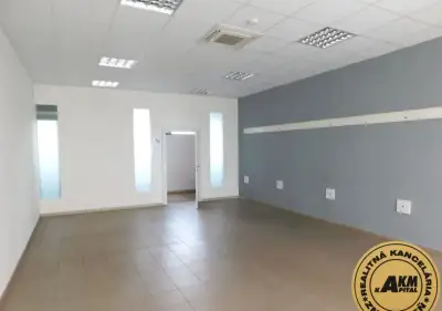 Kancelária 40 m2 v širšom centre Zvolena na PRENÁJOM