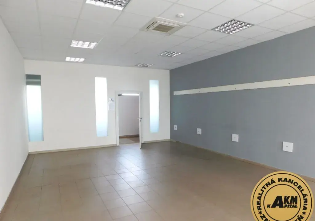 Kancelária 40 m2 v širšom centre Zvolena na PRENÁJOM
