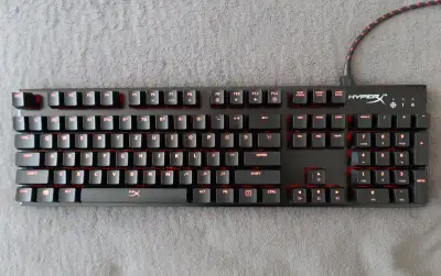 Klávesnica HyperX Alloy FPS Cherry MX Red + puzdro