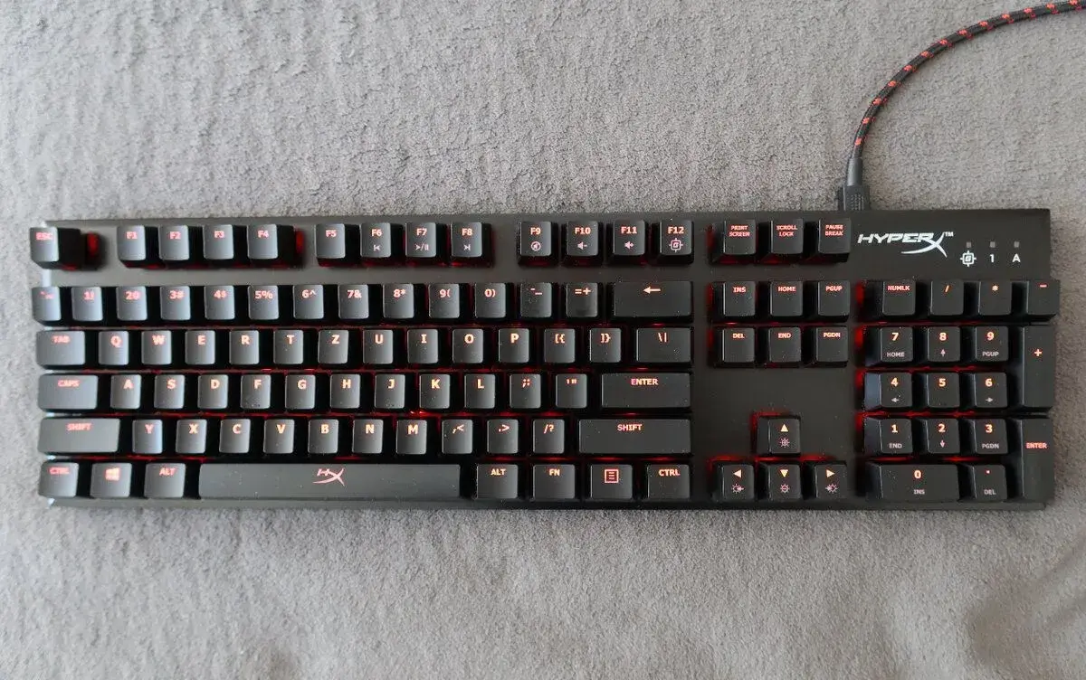 Klávesnica HyperX Alloy FPS Cherry MX Red + puzdro