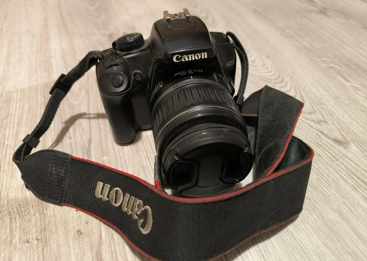 Canon EOS 1000D + príslušenstvo