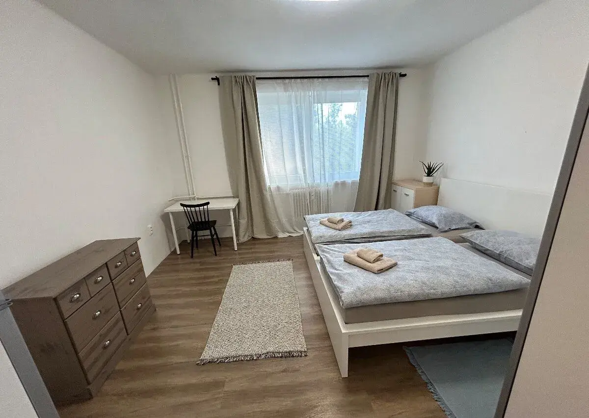 Krátkodobý prenájom, Trnava, 6 ľudí, parking zdarma