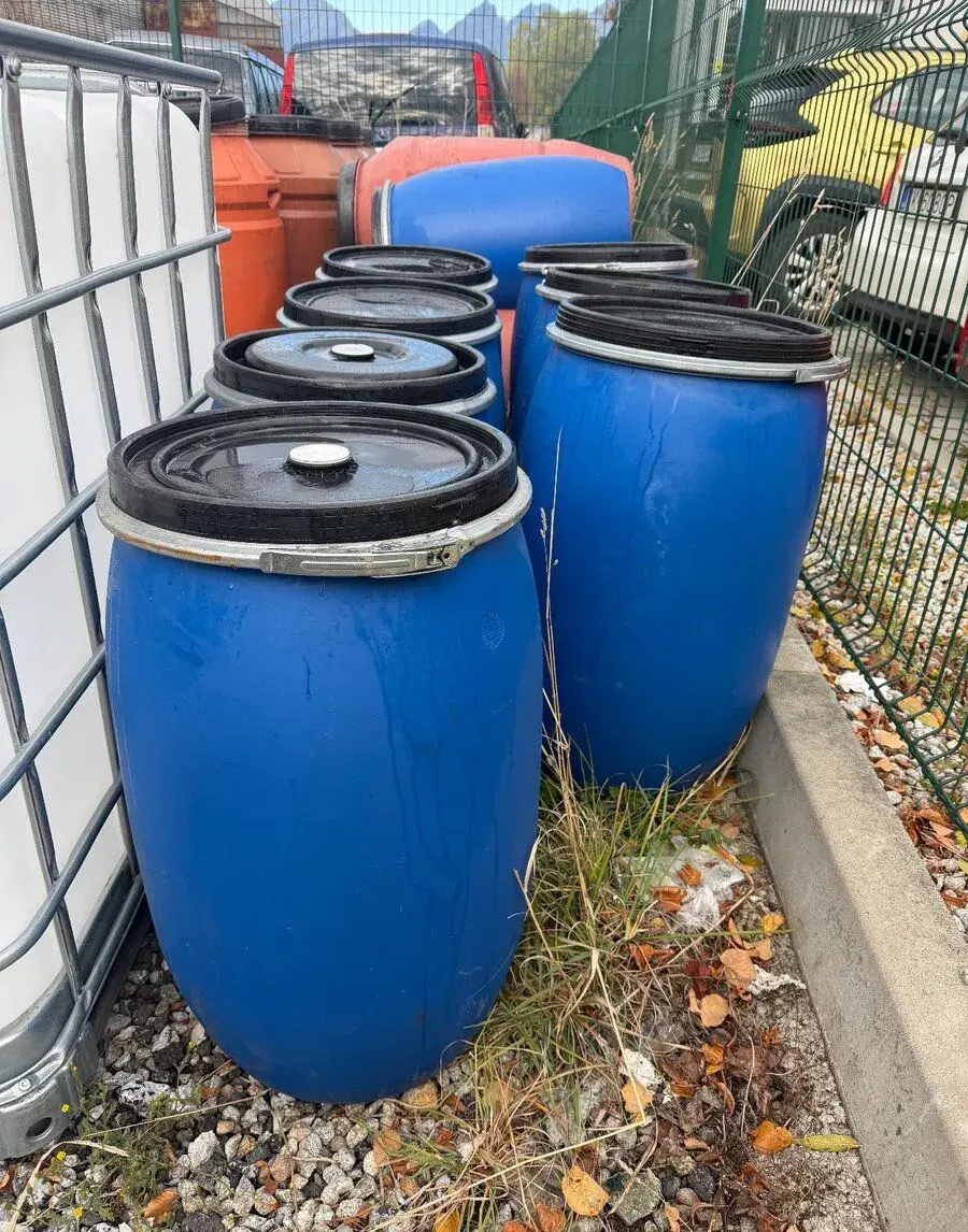 Plastové sudy 120 , 240 l