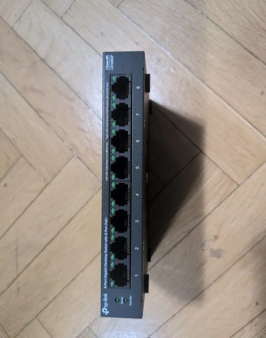 TP-Link LS108GP 8-port gigabit PoE Switch