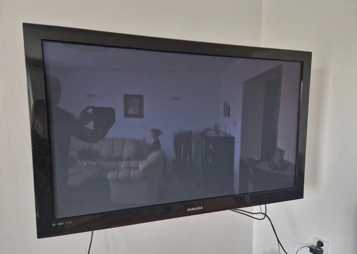 LCD TV Samsung PS50B450
