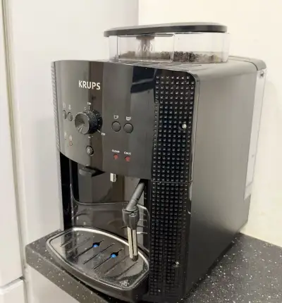 Kávovar Krups EA810870 – ako nový