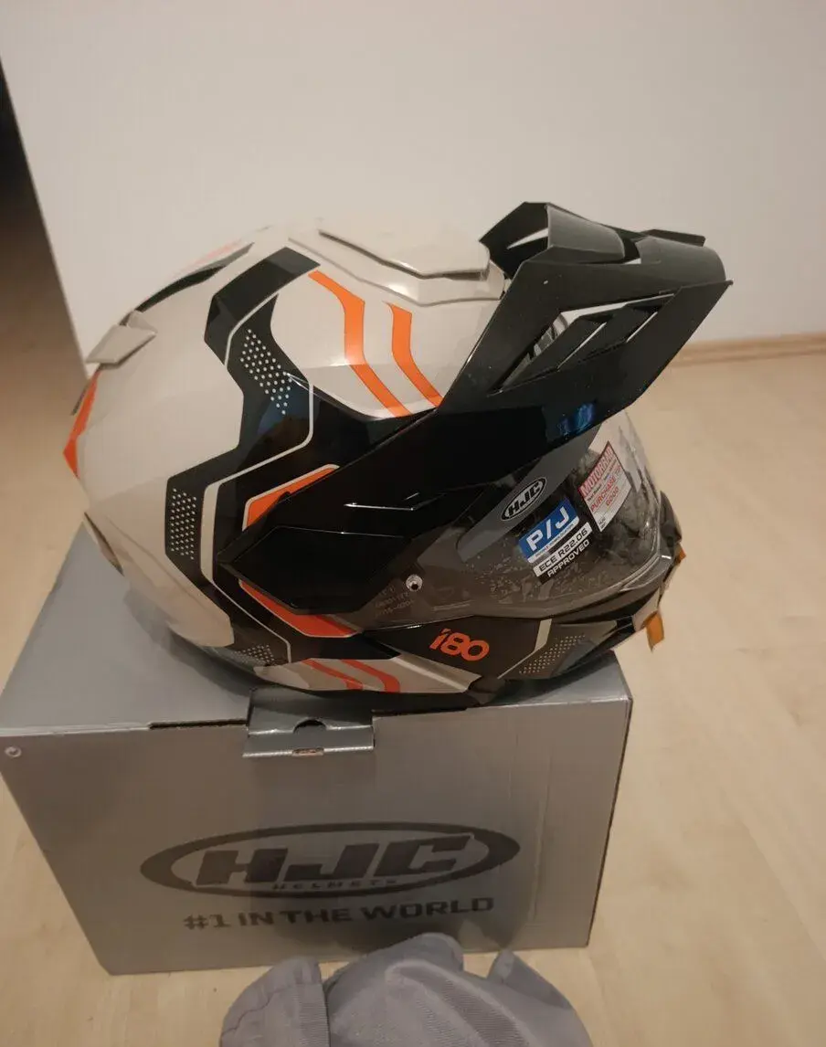 Novú prilbu HJC i80