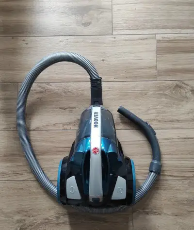 Bezvreckový vysávač Hoover (plne funkčný)