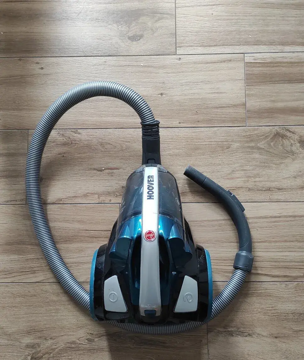 Bezvreckový vysávač Hoover (plne funkčný)