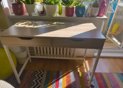 Pracovný stolík IKEA Alex