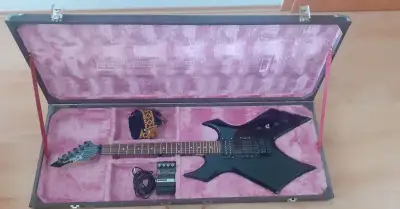 Elektrická gitara B.C.Rich, basová gitara Squier, kombo