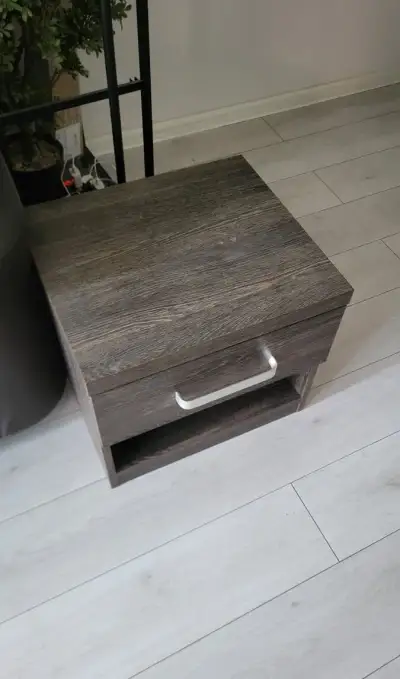 Nočný stolík NS1 Wood Service (slovenský výrobca)