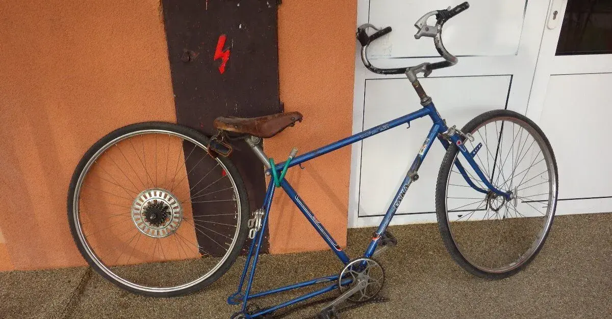 2 bicykle PREMIER a ESKA s prehadzovačkou Favorit