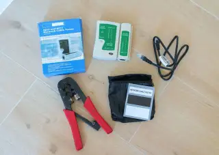 Tester káblov RJ45 a krimpovacie kliešte
