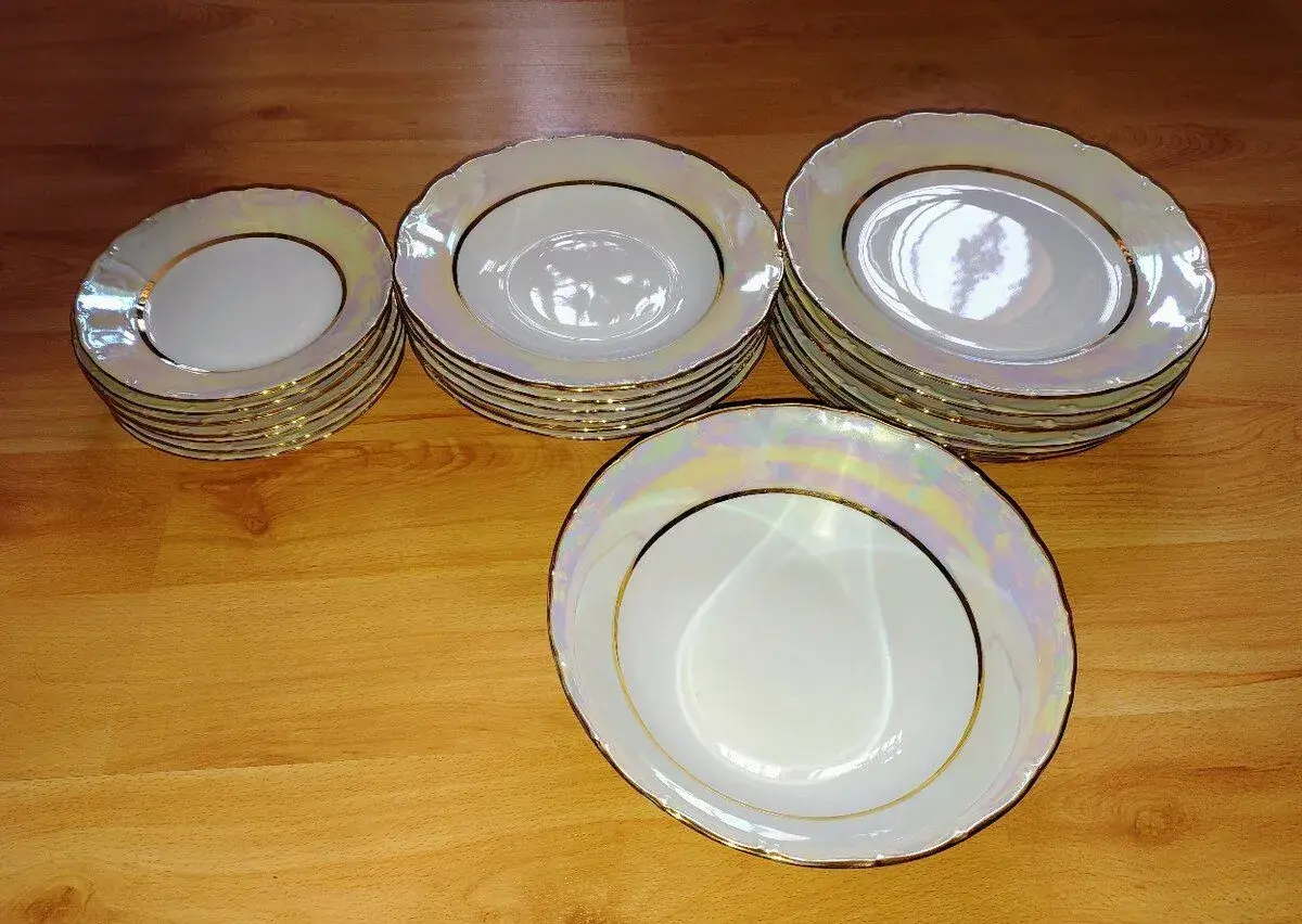 Porcelánová sada tanierov zlatý okraj