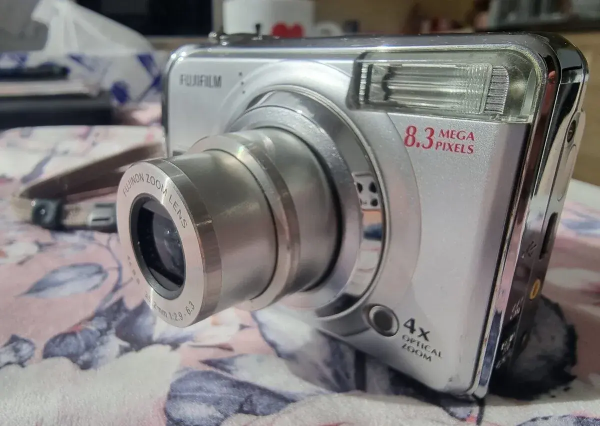 2 x Fotoaparát FujiFilm a Panasonic Lumix