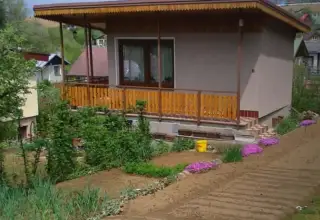 Na predaj murovanú chatu so záhradou v meste Prievidza.