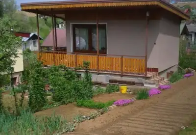 Na predaj murovanú chatu so záhradou v meste Prievidza.