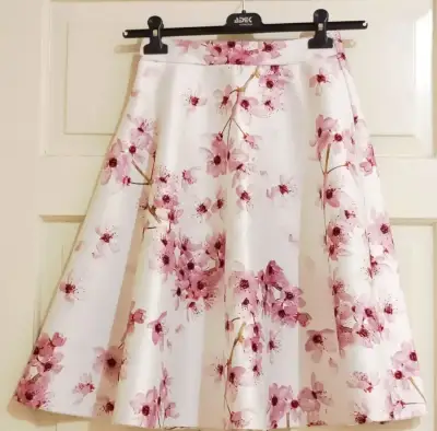 Sukňa s kvetmi sakura