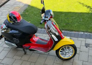 Vespa Primavera 125 ABS- Mickey Mouse 2023